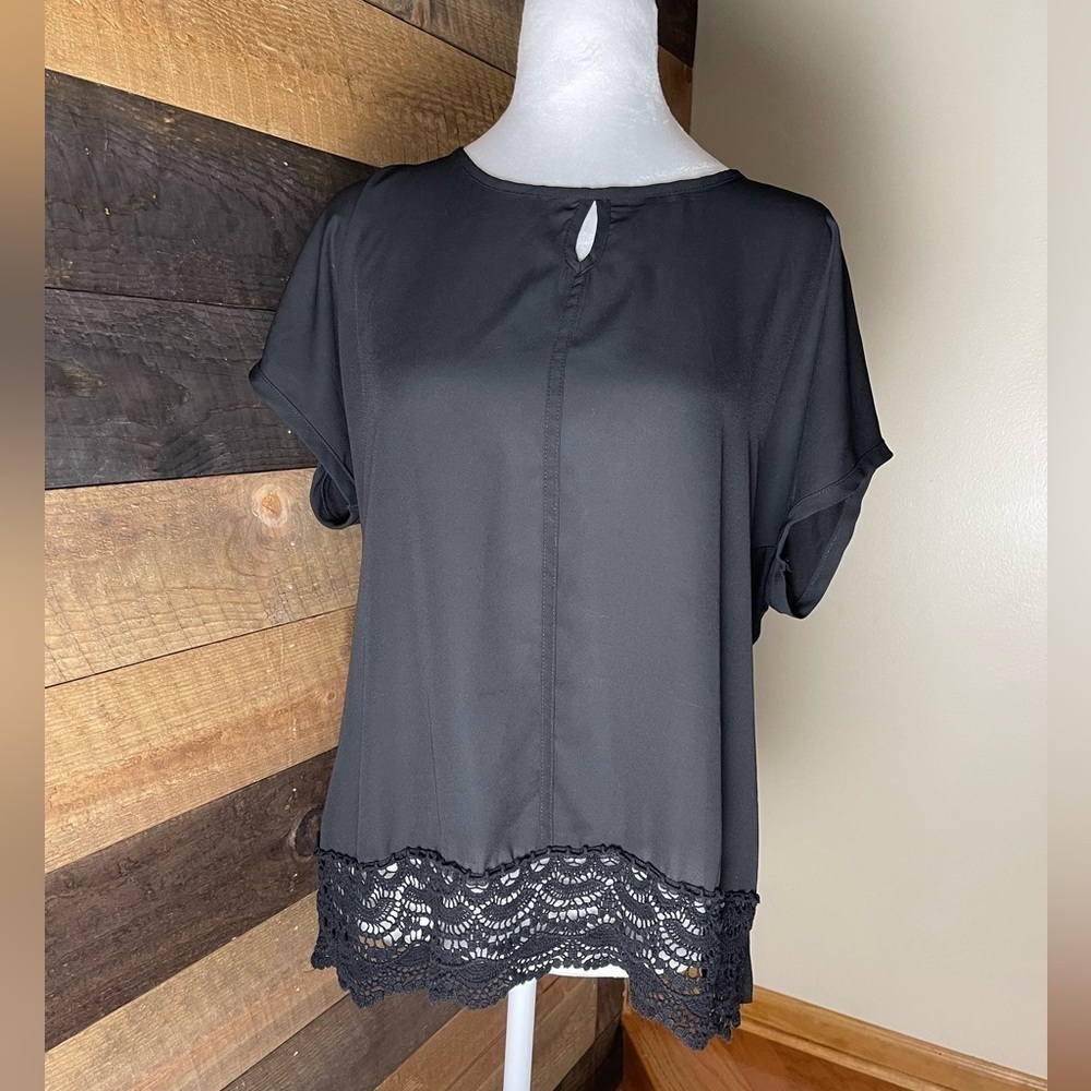 Chico’s Black Short Sleeve Top Blouse Size Large